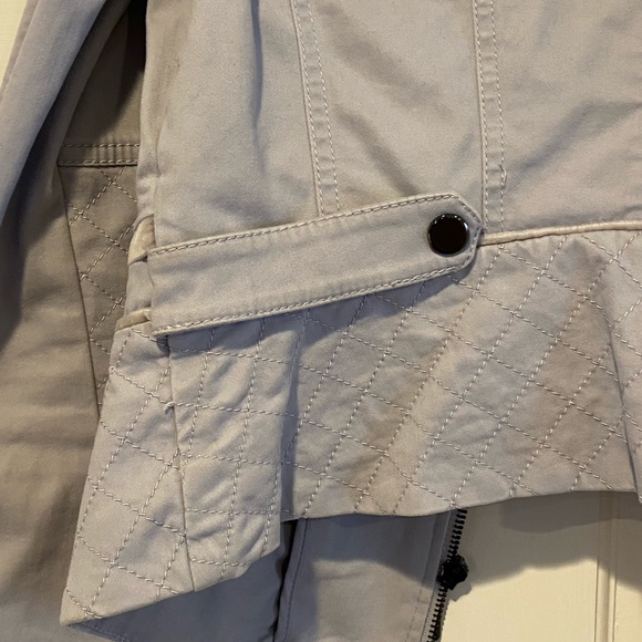 Light lavender cropped bomber jacket. White House black market size 2 - Picture 6 of 9